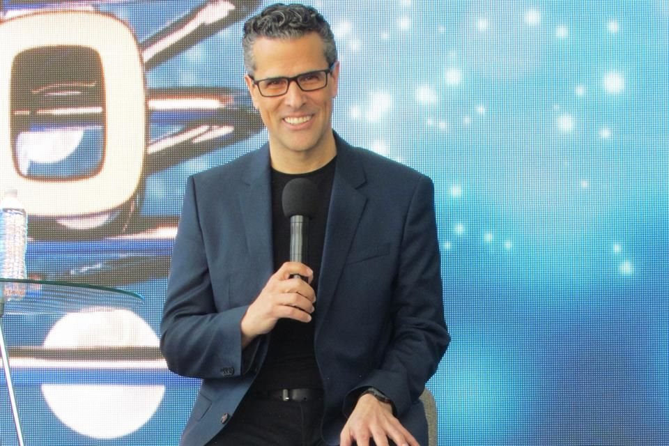 El conductor Marco Antonio Regil hará su debut en TV Azteca con el programa de concursos y telerrealidad 'Escape Perfecto'.