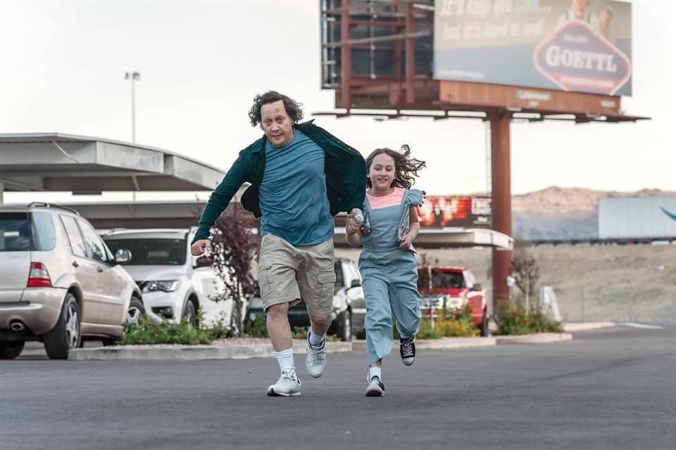 El actor Rob Schneider quiere tocar fibras sensibles con '¡Qué Viaje con Papá!' que trata de una familia en busca de las mejores vacaciones.