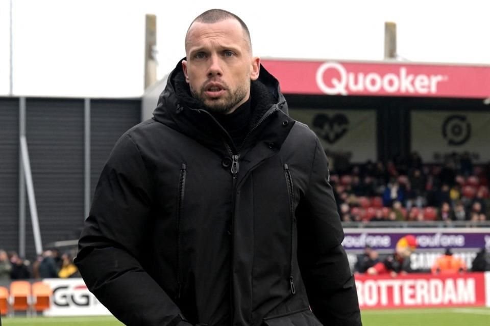 John Heitinga es el nuevo entrenador de Edson Álvarez y Jorge Sánchez.