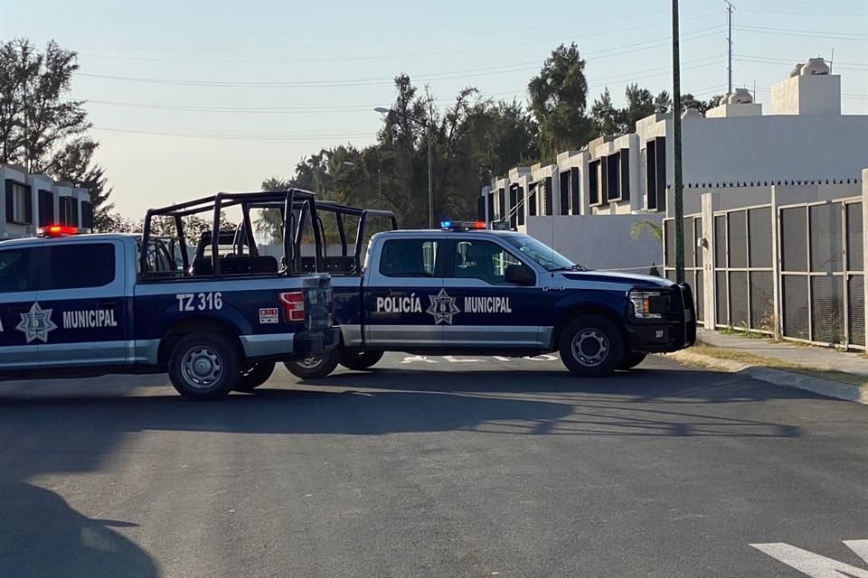 El hombre encontrado muerto ayer en la casa de seguridad del Fraccionamiento La Arbolada, en Tlajomulco, donde estaban privadas de su libertad otras seis personas, fue desmembrado.