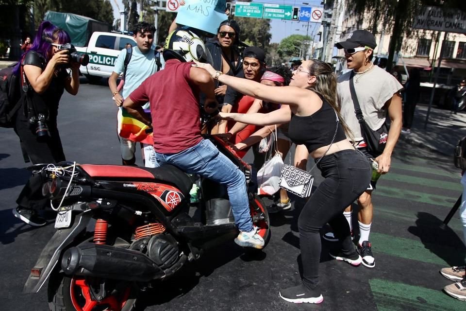 Durante el bloqueo hubo enfrentamientos entre automovilistas y motociclistas.