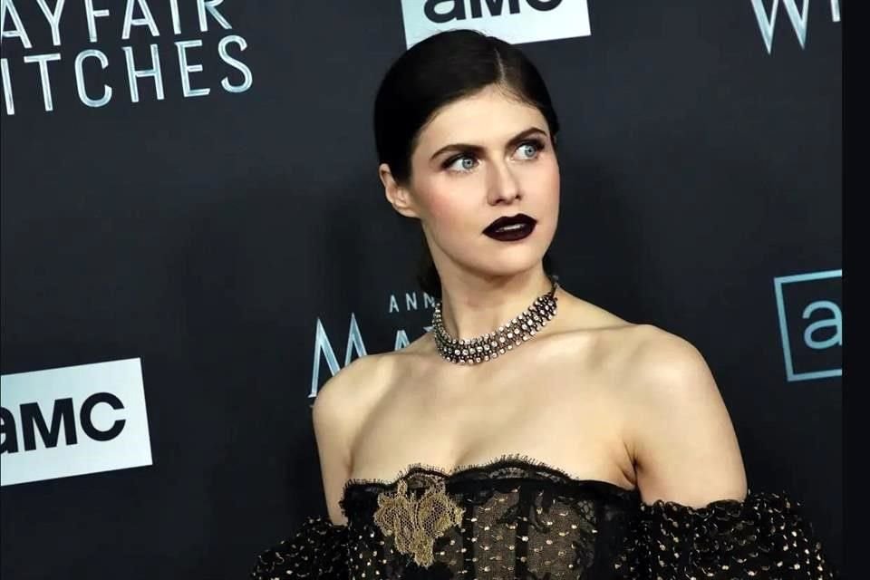 Alexandra Daddario ha encontrado un nuevo reto al interpretar a una bruja en la serie 'Anne Rice's Mayfair Witches'.