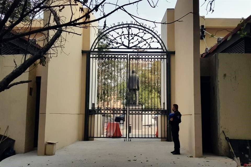 Los 12 accesos que hay en la Primera Sección están abiertos, salvo el de Mercado de Flores que sigue en rehabilitación.
