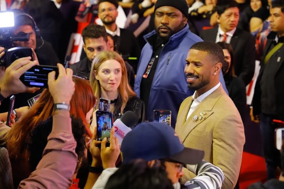 El actor y productor, Michael B. Jordan, arribó a la alfombra roja.