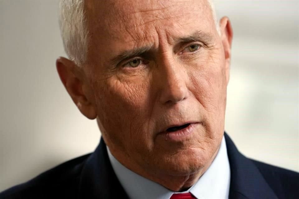 El FBI registra la casa del ex Vicepresdiente Mike Pence.