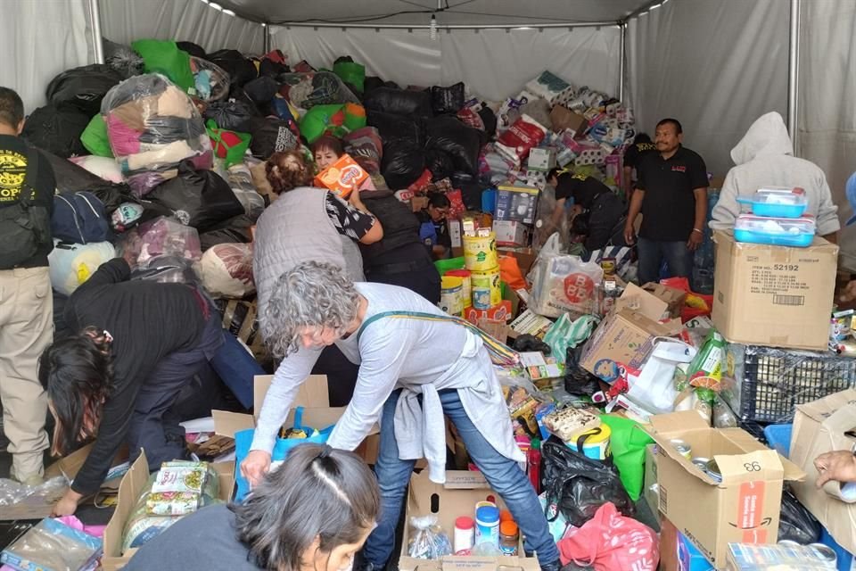 La carpa estará recibiendo donativos, cómo ropa de invierno, alimento enlatado y artículos de higiene personal hasta el domingo 12 de febrero.