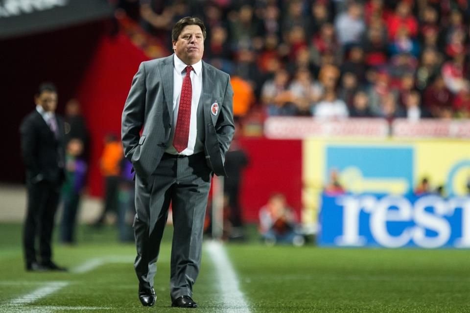 Miguel Herrera ya estuvo en el banquillo de los Xolos, justo después de ser cesado por la Selección Mexicana.