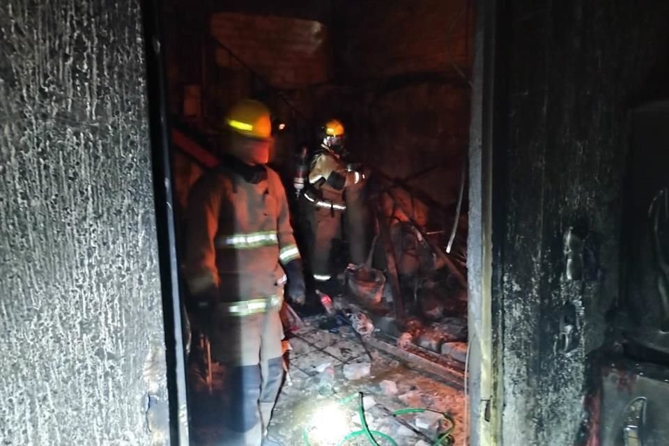 El incendio en una casa, luego de una explosión, en la Colonia Constitución dejó como saldo 10 heridos, reportó Bomberos de Zapopan las primeras horas de este sábado.