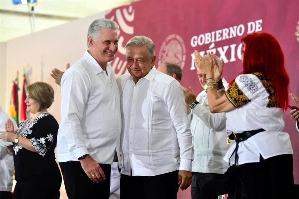 AMLO prometió que su Gobierno defenderá a Cuba ante bloqueo de Estados Unidos.