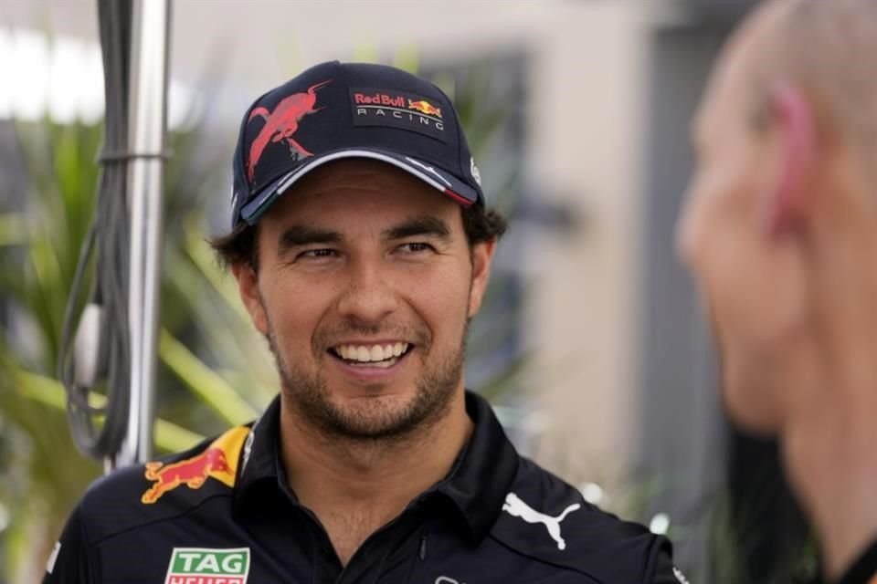 Ferrari y Mercedes serán de nuevo las principales amenazas para Red Bull, pero Sergio Pérez le pone el ojo a un equipo más que el otro.