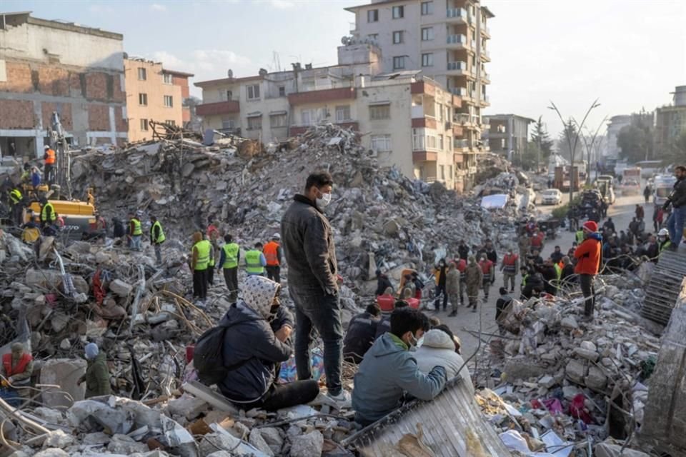 La cifra de muertos por el sismo en Siria y Turquía superó los 33 mil.