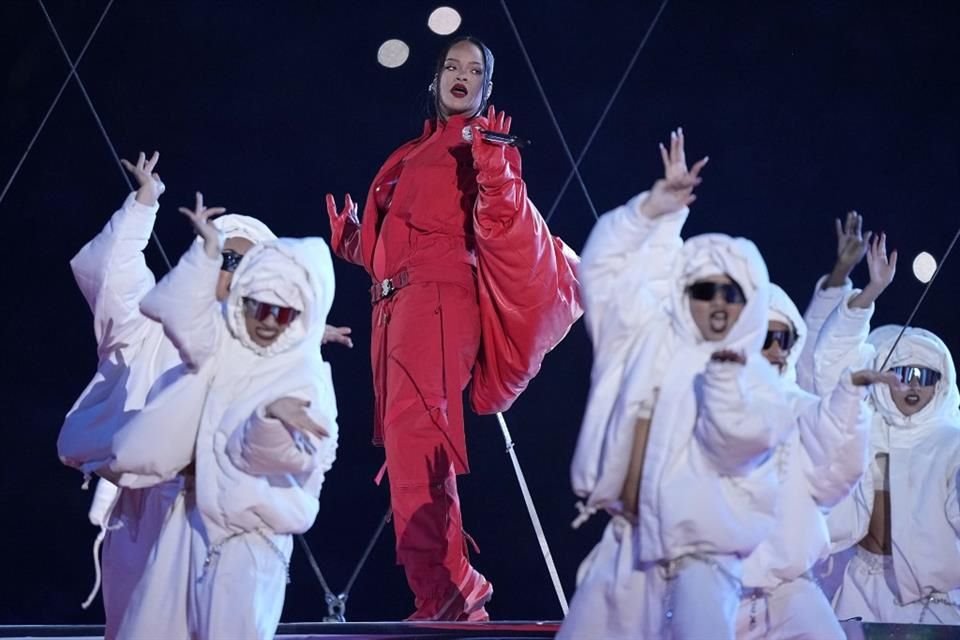 La cantante Rihanna estuvo a cargo del show de medio tiempo.