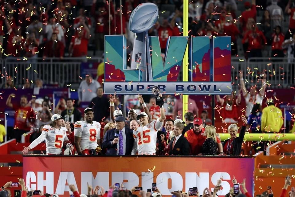 Los Chiefs celebraron con el Vince Lombardi.