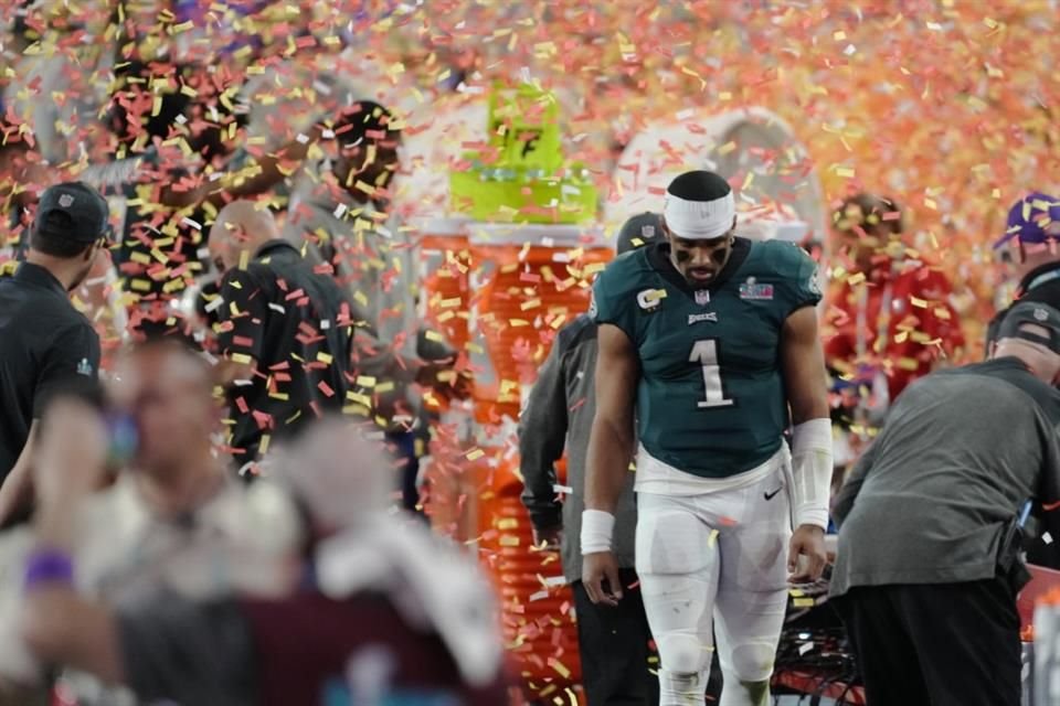 Jalen Hurts salió consternado tras la derrota de sus Eagles.