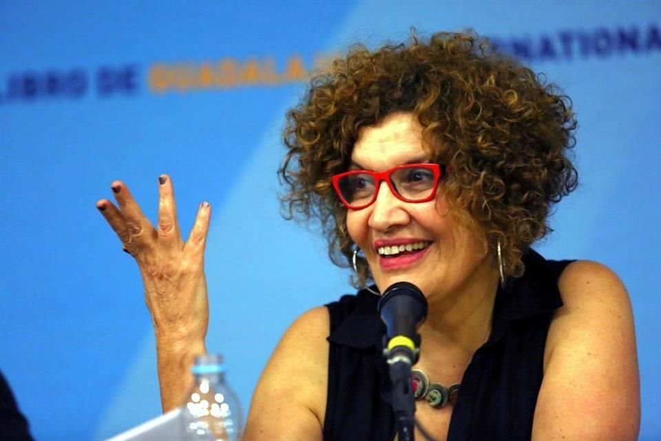 La más reciente novela de Myriam Moscona constituye un homenaje a los orígenes, aunque no es la narración autobiográfica lo que interesa a la escritora, sino explorar la condición humana.