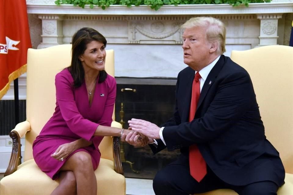 El entonces Presidente de EU, Donald Trump, y Nikki Haley, en octubre de 2018.