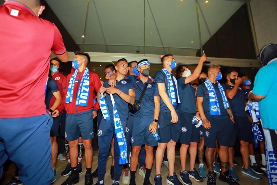 Los jugadores convivieron con la afición.