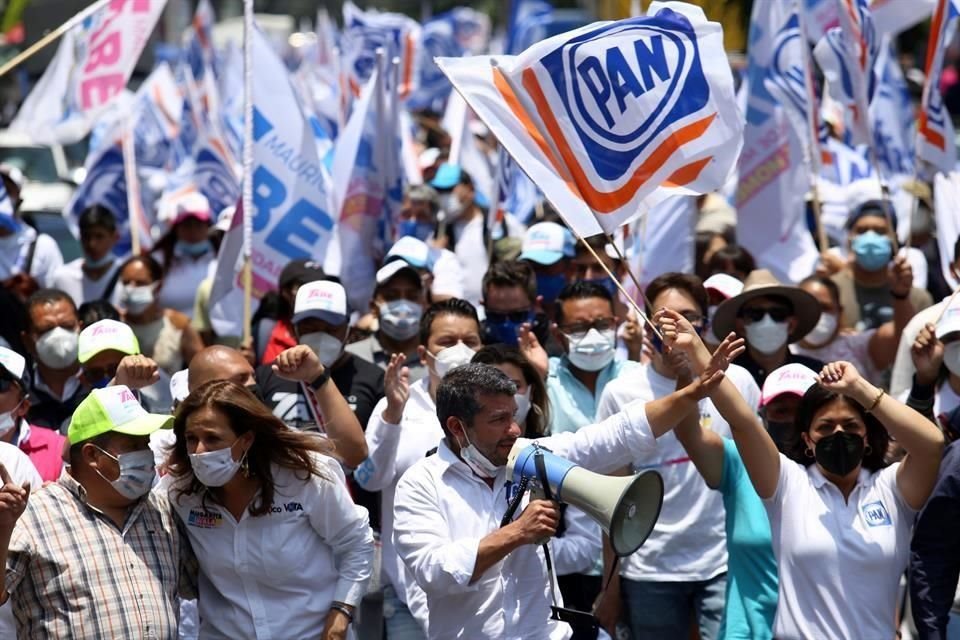 Entre los acompañantes de Tabe estuvieron Margarita Zavala, Xóchitl Gálvez y el empresario Claudio X. González.