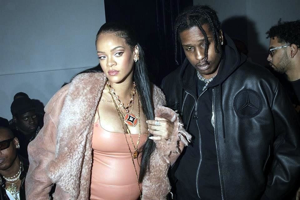 Rihanna, Asap Rocky y su hijo posaron para la revista Vogue edición británica.