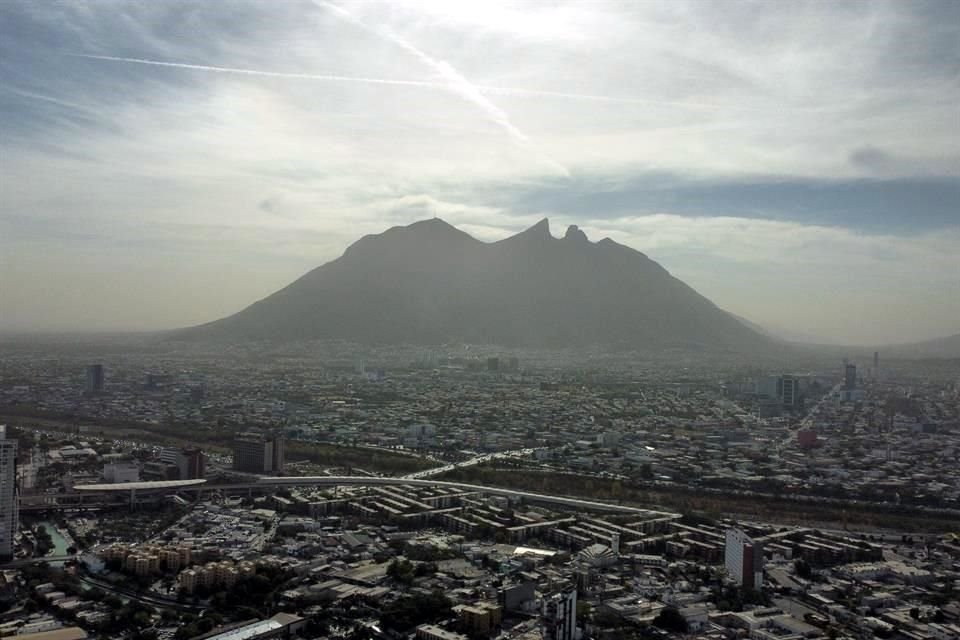 La Ciudad mostró un panorama sucio con seis de 15 estaciones registrando aire extremadamente malo.