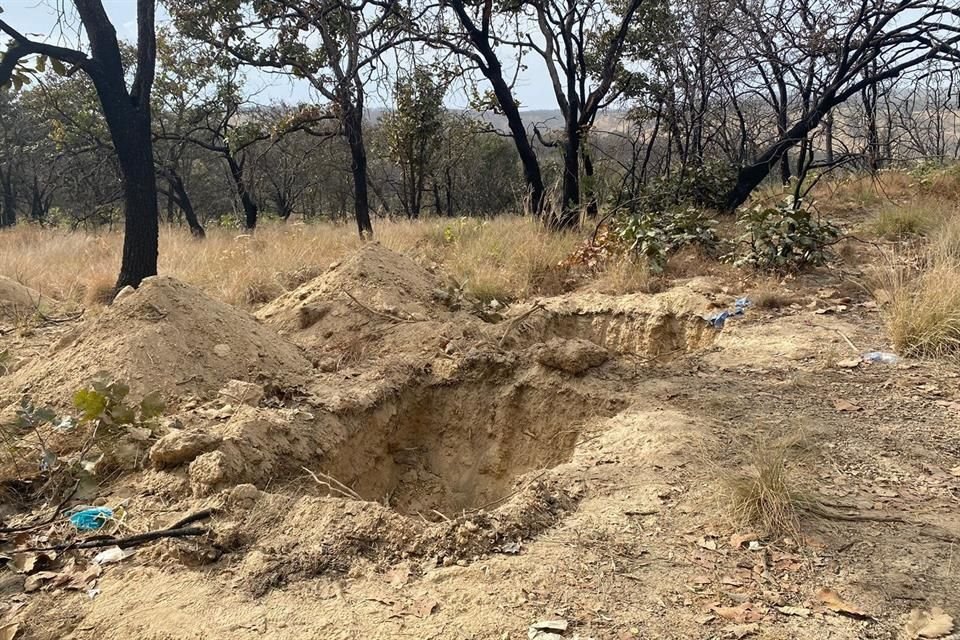 En las dos fosas clandestinas que la Fiscalía Especial en Personas Desaparecidas procesa en San Isidro Mazatepec, han encontrado al menos 30 víctimas, y preidentificado al menos a 15.