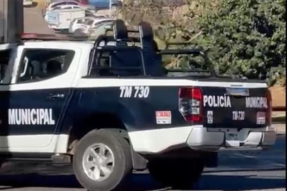 La Fiscalía investiga si policías captados en video mientras huían de un episodio violento en Tepatitlán, cometieron alguna irregularidad.