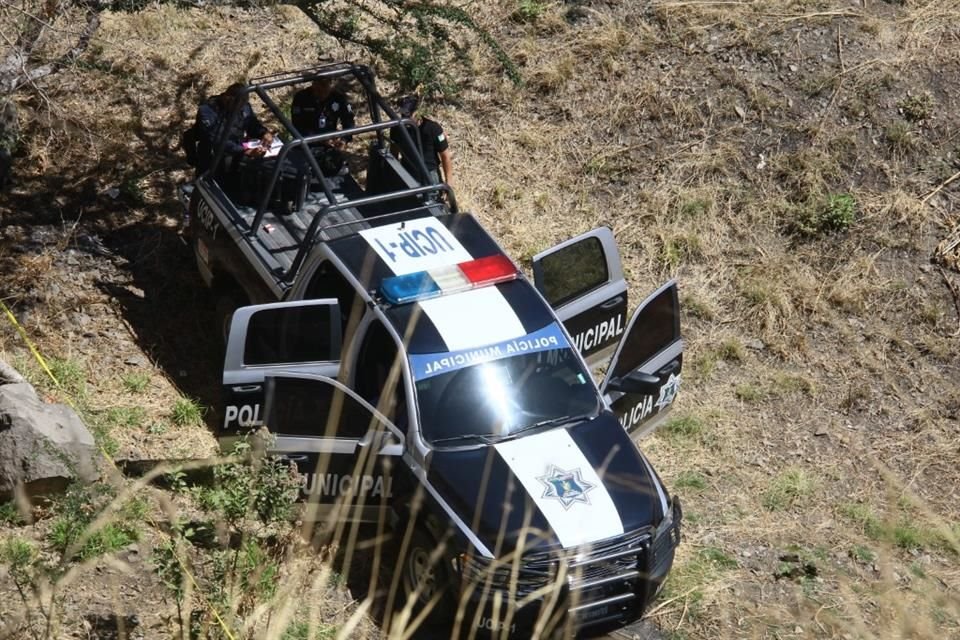 Vía reporte ciudadano, la policía de Tlaquepaque localizó el cadáver de un hombre en San Martín de las Flores de Abajo.