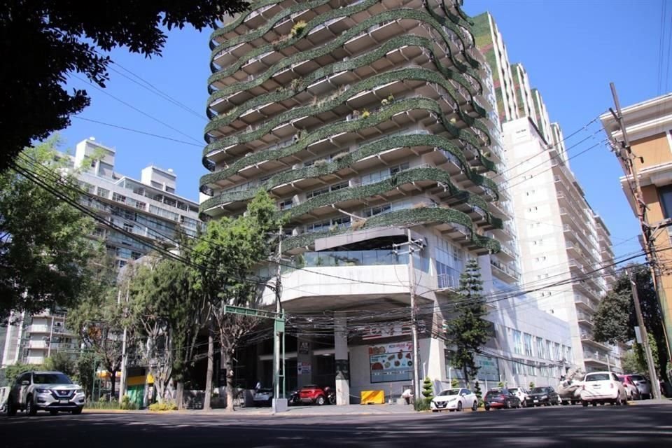 Vecinos de la torre City Towers denuncian irregularidades en la construcción de la misma.