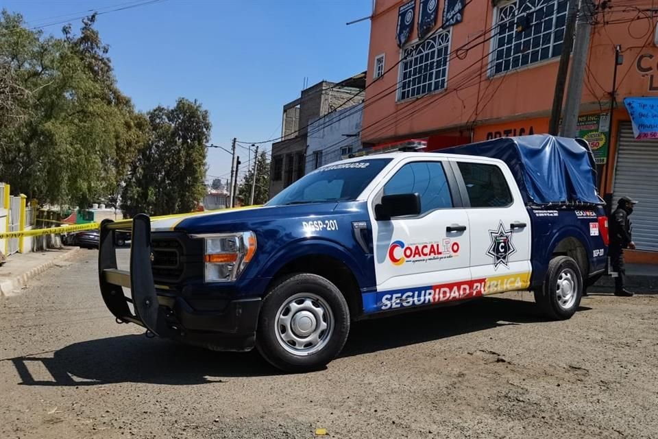 Testigos informaron que fueron sujetos a bordo de una motocicleta quienes se emparejaron al vehículo cuando avanzaba sobre Avenida Lomas de Coacalco.