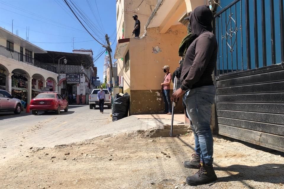 Policías comunitarios tomaron el Palacio Municipal de Teloloapan.