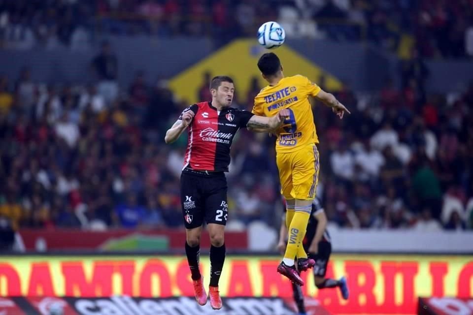 Ibáñez anotó un gran gol de cabeza en el partido.