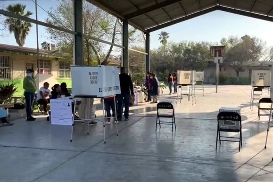 Con muy baja afluencia y retrasos en la apertura de casillas, arrancó hoy la elección extraordinaria para Senaduría en Tamaulipas.