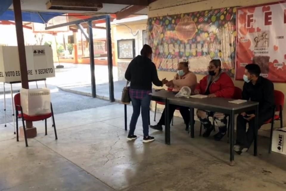 Con muy baja afluencia y retrasos en la apertura de casillas, arrancó hoy la elección extraordinaria para Senaduría en Tamaulipas.