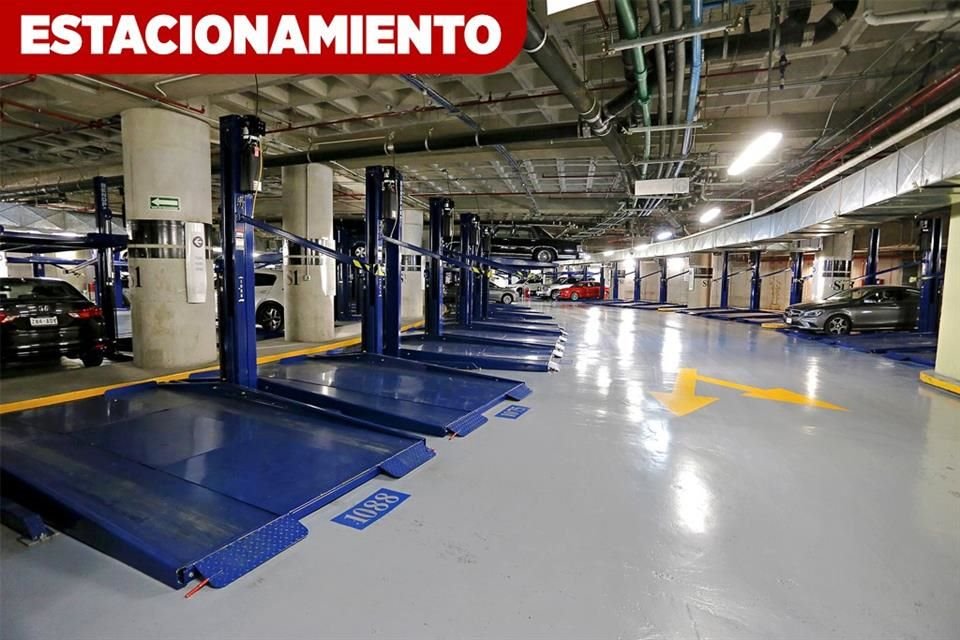 En el Senado, sólo 3 días de la semana hay alguna actividad. Restaurantes, el estacionamiento y los salones de comisiones están abandonados.