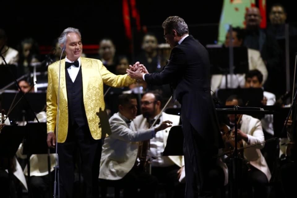 El talento nacional llegó por manos del director de orquesta Natanael Espinoza, que fue invitado para ponerse al frente de la Orquesta Filarmónica del Desierto y del Coro del Desierto.