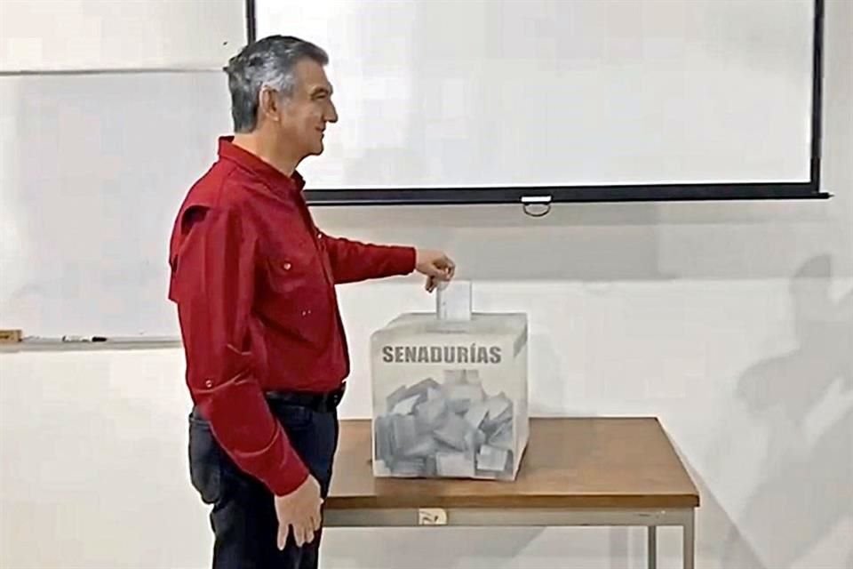 El Gobernador morenista, Américo Villarreal, votó cuatro horas antes de que finalizaran los comicios.