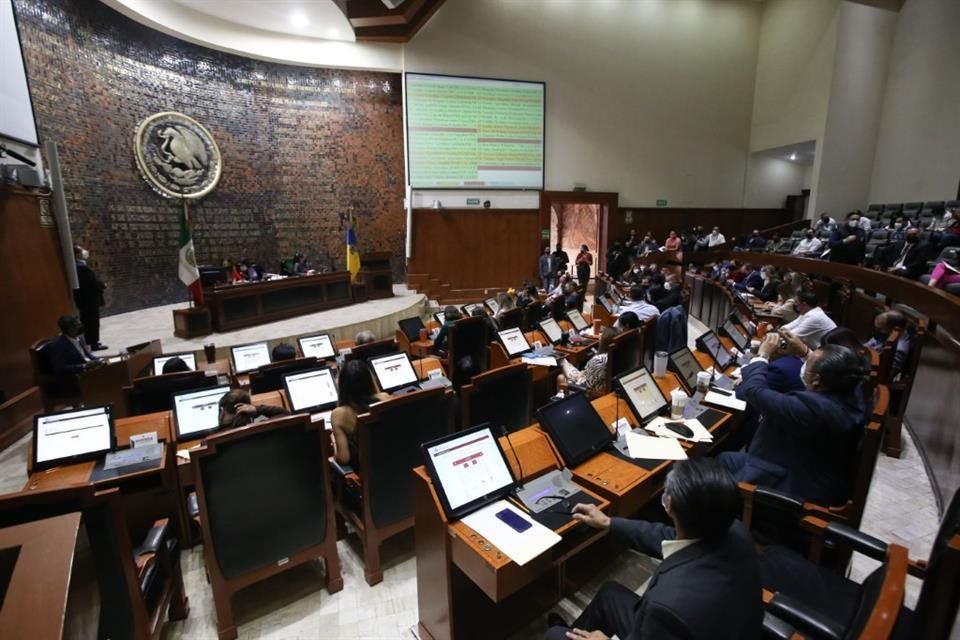 Para el ejercicio fiscal del año pasado, el Congreso de Jalisco  tenía autorizado gastar 5 mdp en congresos, pero el monto 'engordó' 12%.