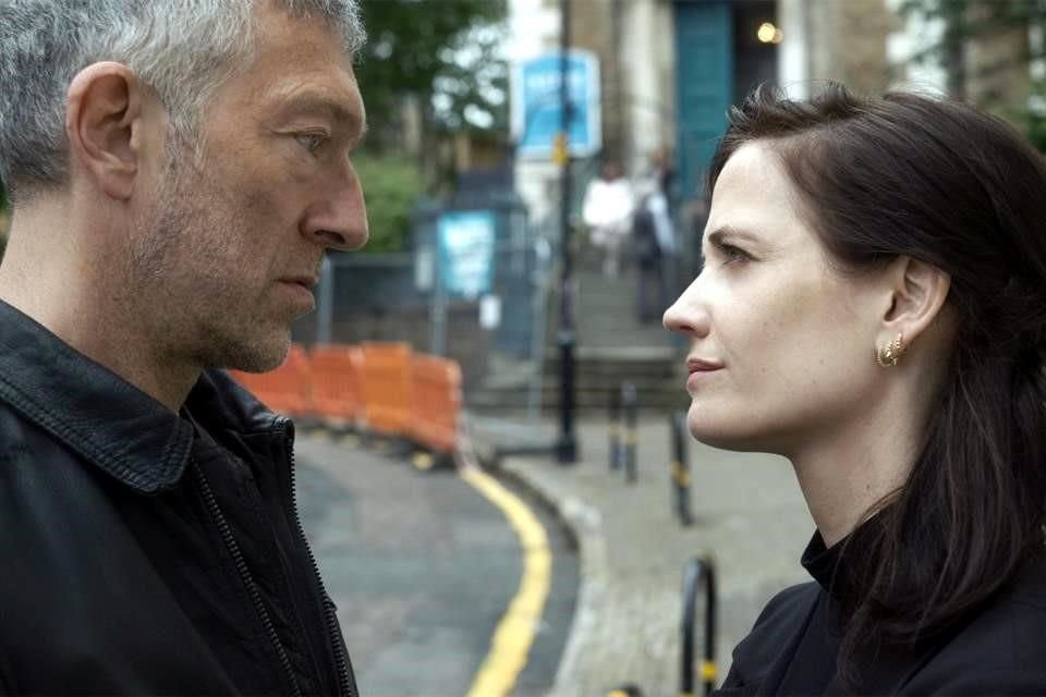 Luchan Vincent Cassel y Eva Green contra ciberataques y amenazas mundiales en la nueva serie de Apple TV+, 'Conexiones'; estrena el viernes.