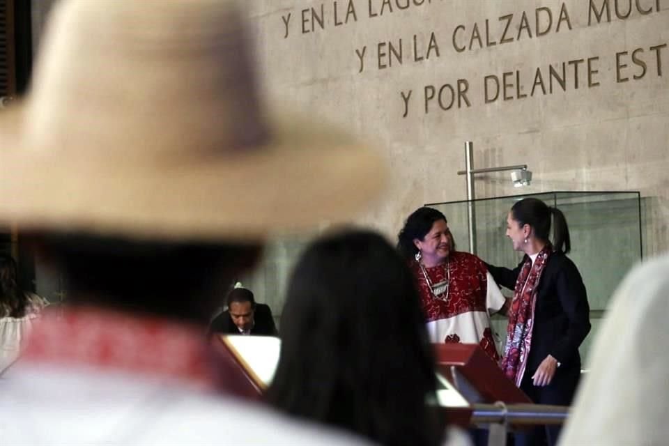 Alejandra Frausto, Secretaria de Cultura, y Claudia Sheinbaum, Jefa de Gobierno de la CDMX, participaron en la celebración del Día Internacional de la lengua Materna en el Museo del Templo Mayor.