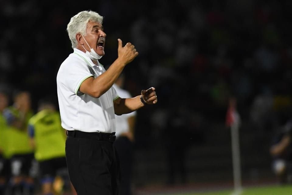 Ricardo Ferretti ya está en la Ciudad de México para tomar las riendas de Cruz Azul.