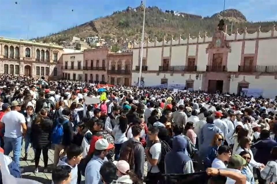 Los estudiantes demandan paz en el Estado ante escalada de violencia.