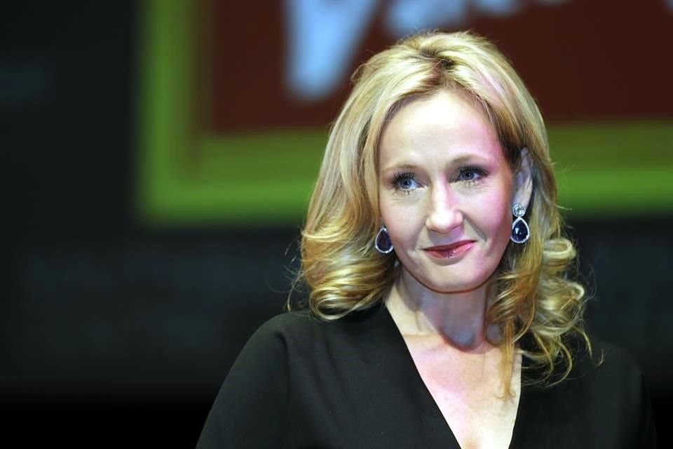La escritora J.K. Rowling comentó que su esposo escondió los textos de Harry Potter para evitar que se divorciara de él.