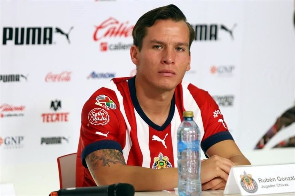 'Estamos para ser campeones. Siempre es la mentalidad que debemos de tener aquí en Chivas y es por lo que vamos', dice Rubén 'Oso' González.