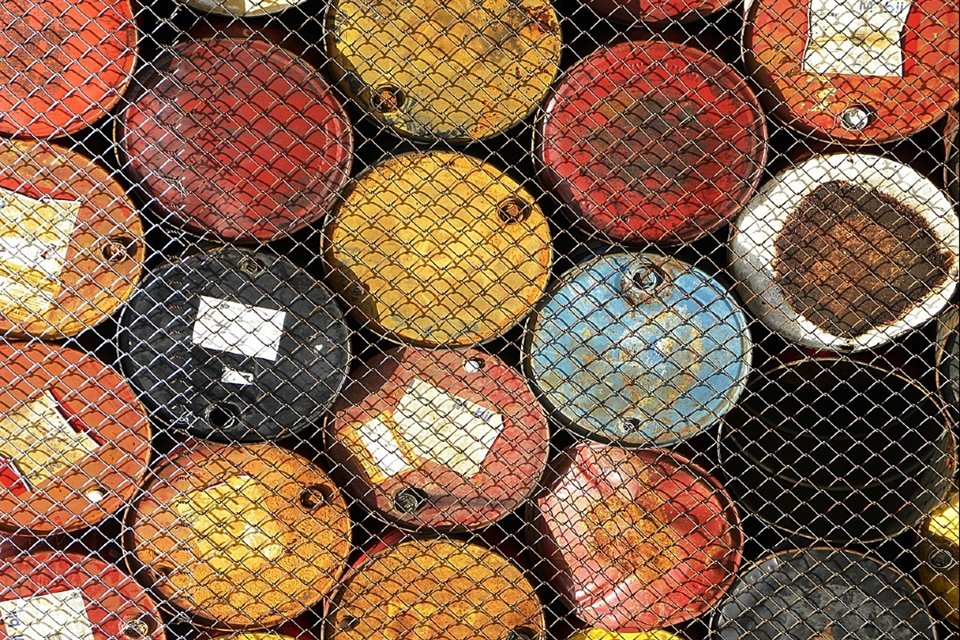  En general, la producción petrolera del País muestra una tendencia a la baja hacia 1.5 millones de barriles diarios.
