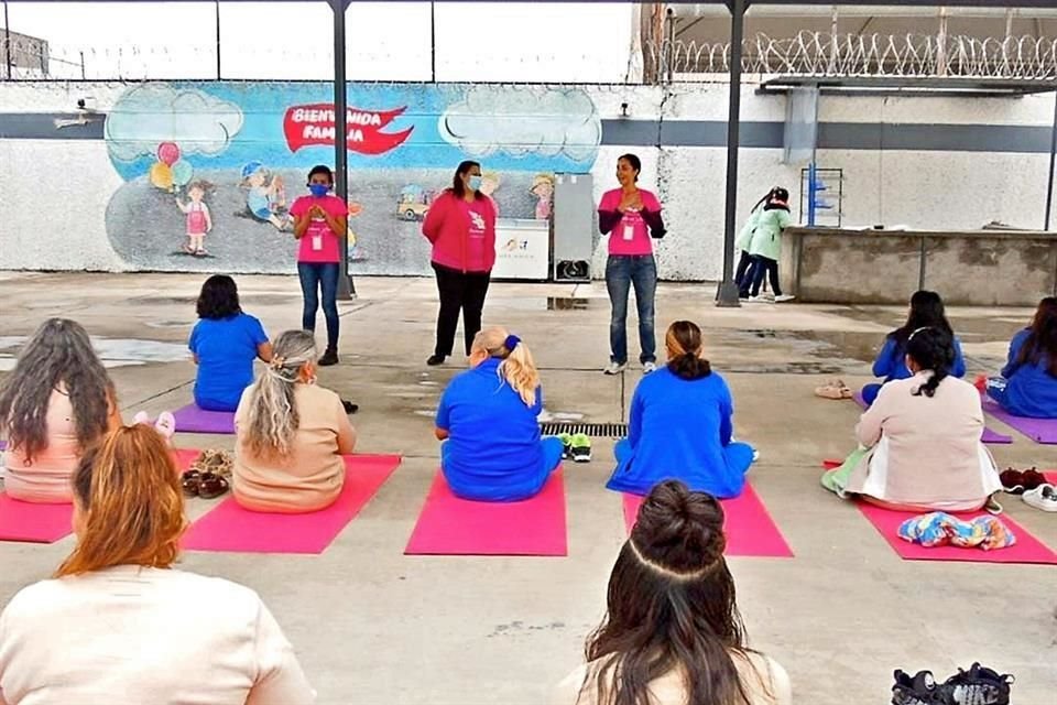 Las beneficiarias pueden tomar talleres para trabajar temas emocionales que viven tras salir de prisión.