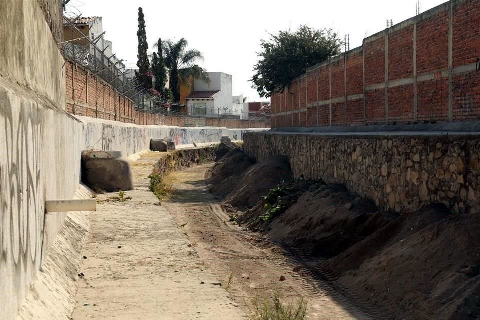 Con las obras de rehabilitación en el canal El Terrón, el Gobierno de Tlajomulco pretende disminuir el riesgo de inundaciones e identificar la descarga de aguas negras.