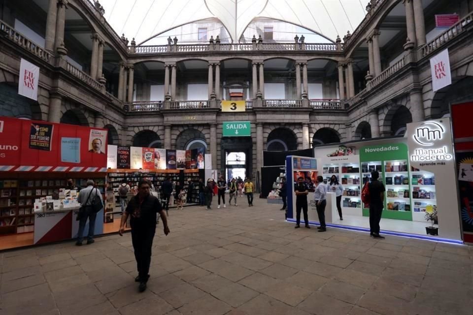 La 44 Feria Internacional del Libro del Palacio de Minería, la más longeva de la capital, abrió sus puertas este jueves.