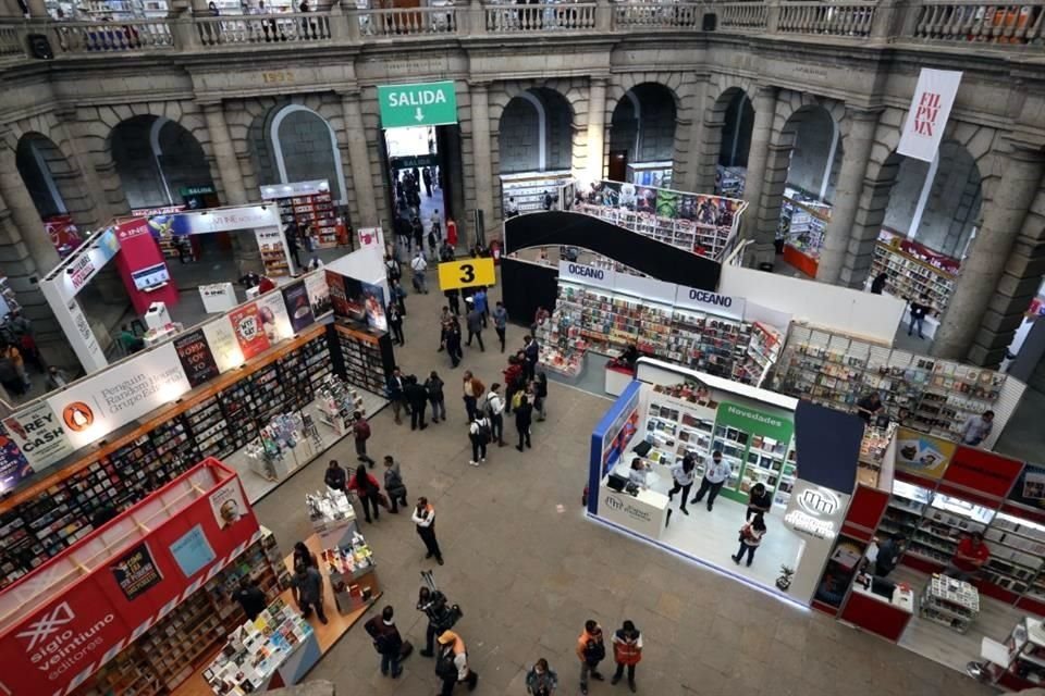 La Feria Internacional del Libro del Palacio de Minería ya espera al público lector, tras dos años trasladada a la virtualidad por la pandemia de Covid-19.