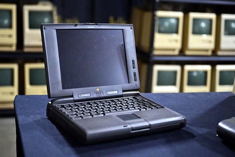 La Apple Computer Powerbook 5300ce de 1995, fue la primera generación de laptop PowerBook que usaba el procesador PowerPC.