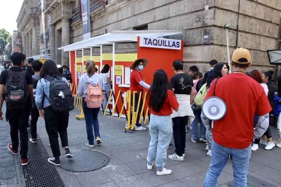 Desde temprano, la feria ya registraba visistantes, aunque sin multitudes.